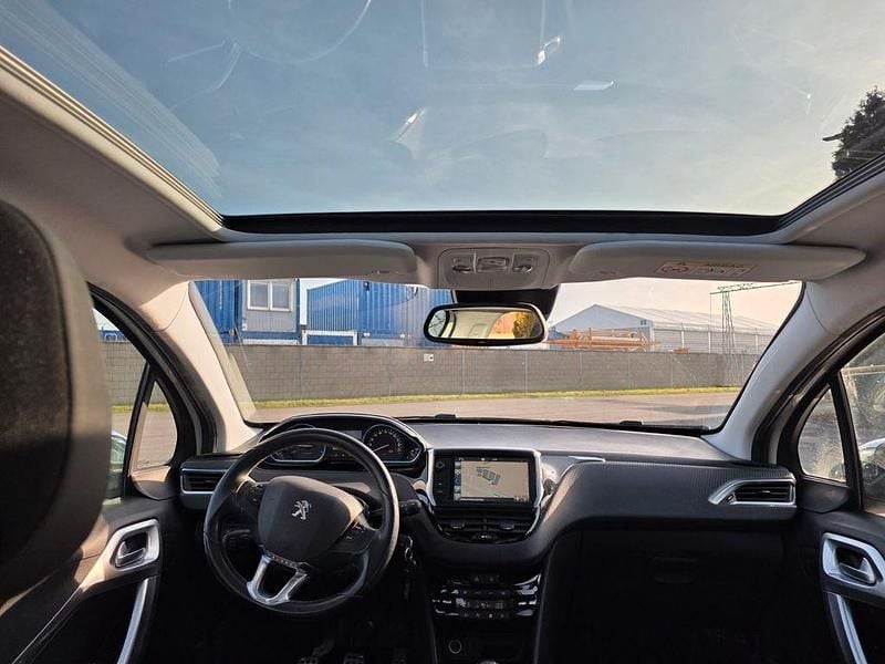 Weiß Gebraucht 2016 Peugeot 208 GT-line Kleinwagen | 9.990 € (Etwas zu teuer) - Bild 1/4