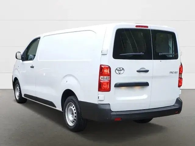 Gebraucht Toyota Proace 145 PS (106 kW) 2024 Weiss Van / Kleinbus