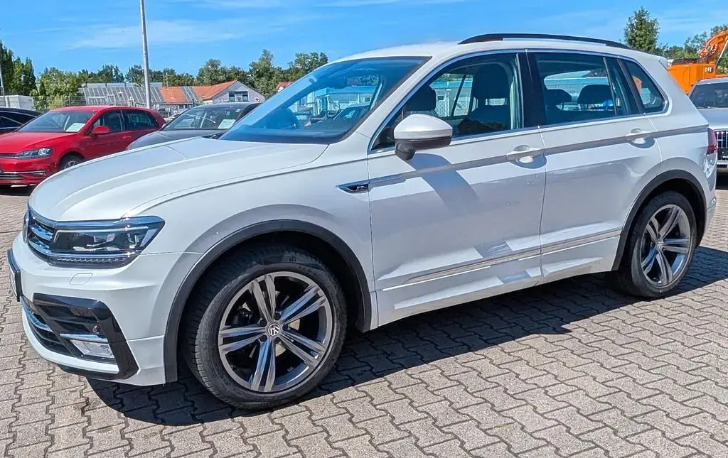 Gebraucht VW Tiguan R-line 150 PS (110 kW) 2016 Oryxweiss SUV