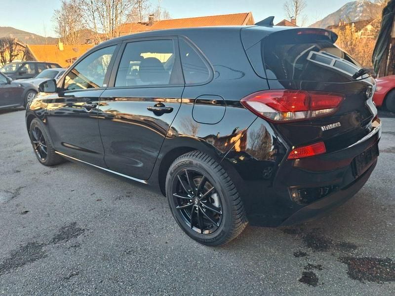 Gebraucht Hyundai i30 YES! 99 PS (72 kW) 2019 Schwarz Limousine