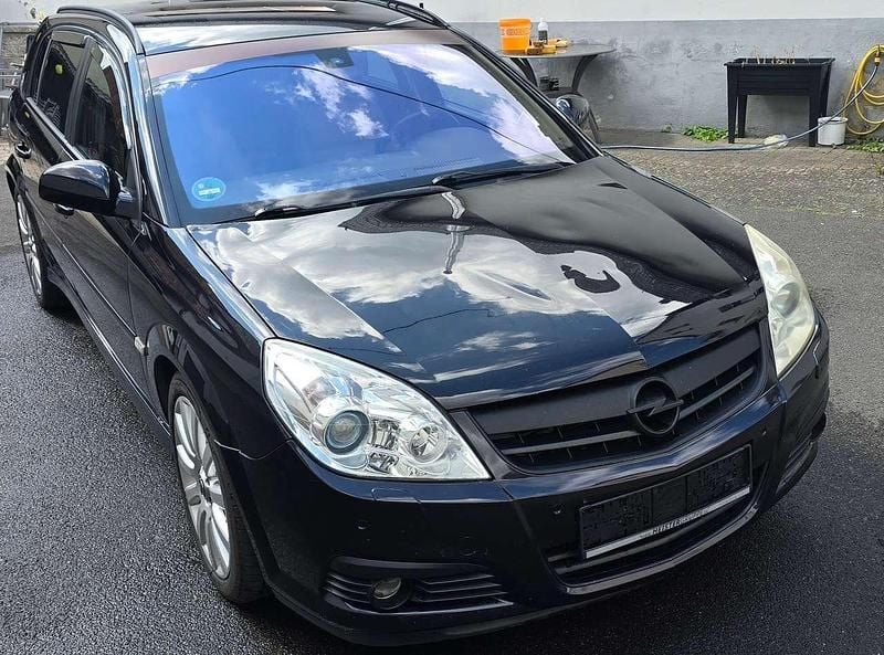 Schwarz Gebraucht 2005 Opel Signum Cosmo Kombi | 4.150 € (Etwas zu teuer) - Bild 1/4