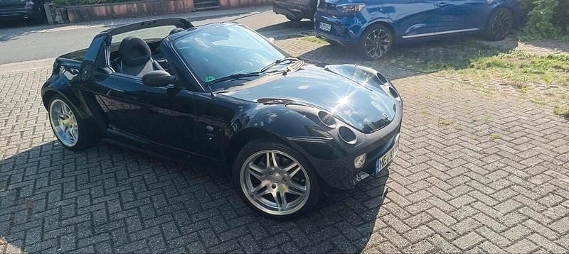 Schwarz Gebraucht 2004 Smart Roadster Cabrio | 8.999 € (Etwas zu teuer) - Bild 1/4