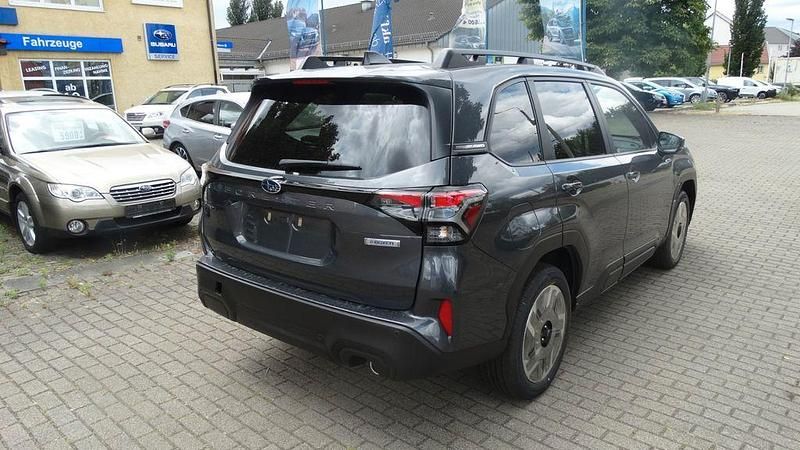 Neu Subaru Forester Exclusive+ 136 PS (100 kW) 2025 Schwarz SUV