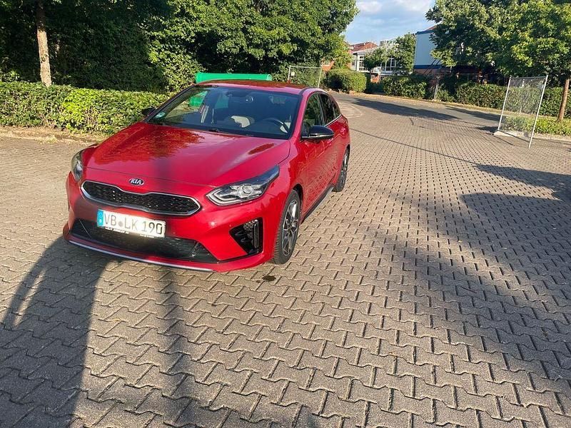 Rot Gebraucht 2020 Kia ProCeed Kleinwagen | 19.500 € (Guter Preis) - Bild 1/4