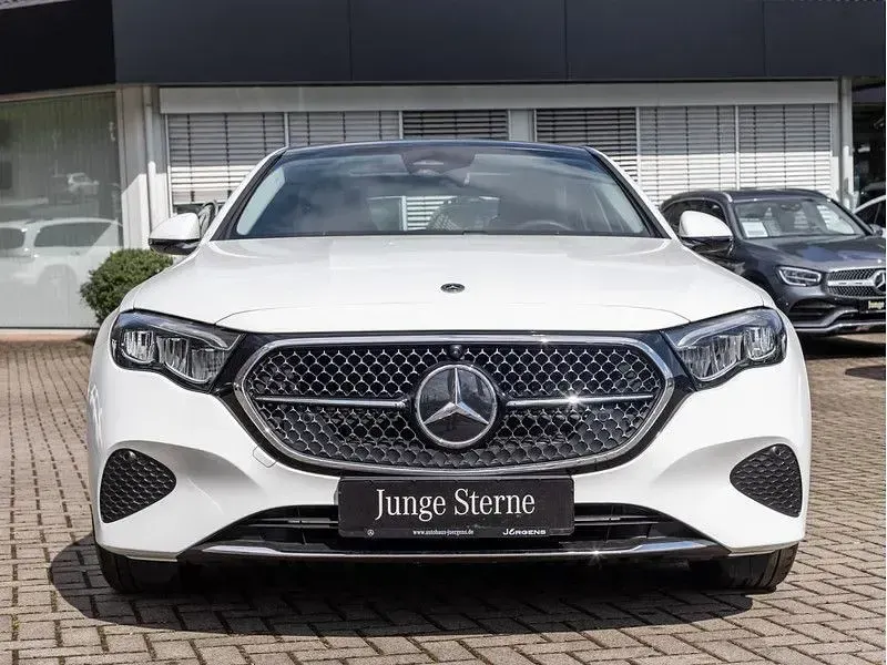 Gebraucht Mercedes E220 Avantgarde 197 PS (144 kW) 2025 Weiss unilack polarweiss Limousine
