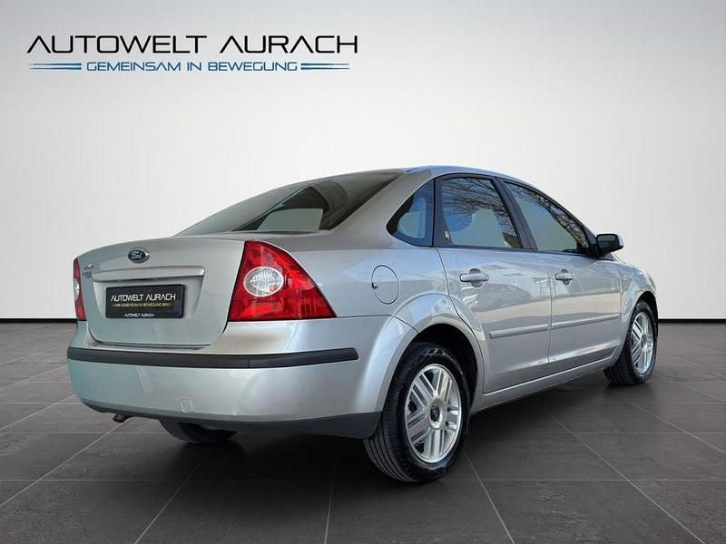 Gebraucht Ford Focus Ghia 145 PS (106 kW) 2006 Silber Limousine