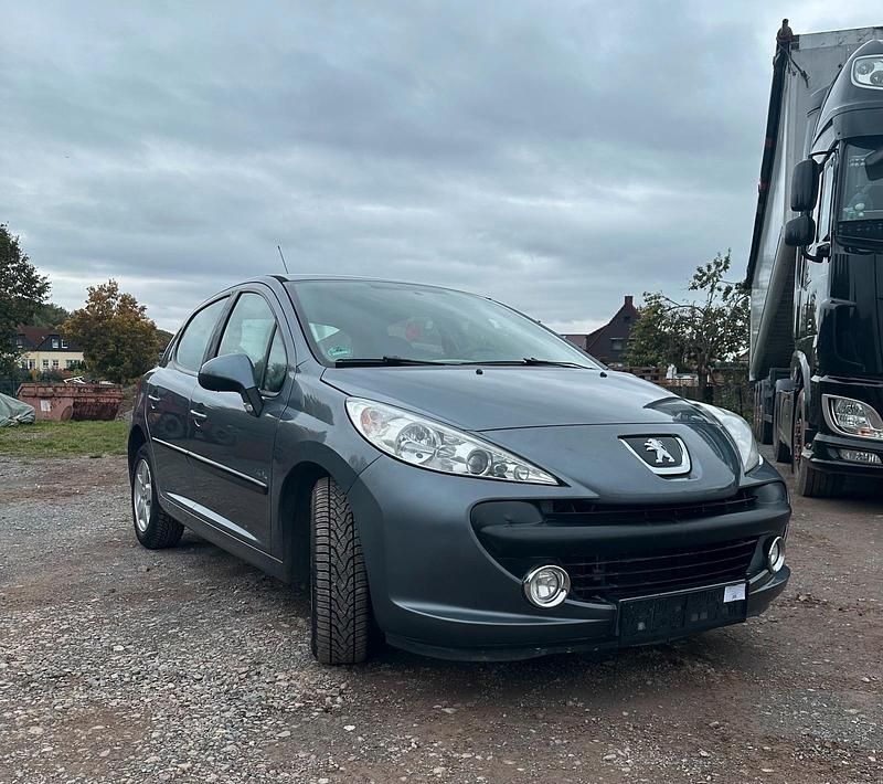 Gebraucht Peugeot 207 74 PS (54 kW) 2009 Grau Limousine