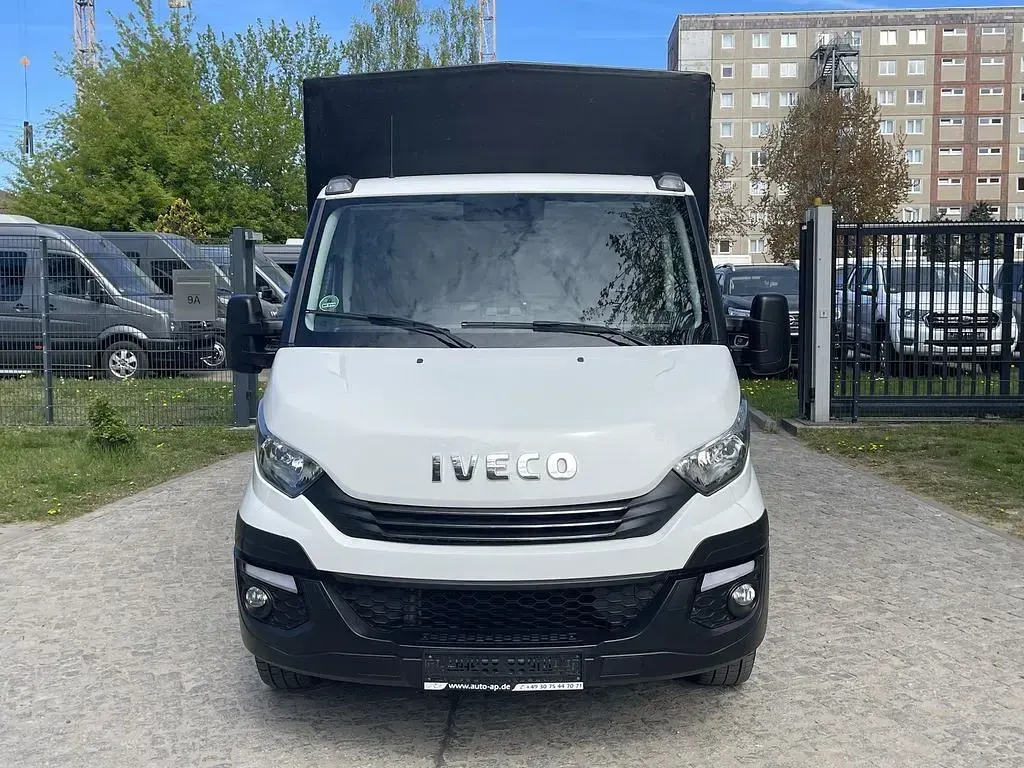 Gebraucht Iveco Daily 179 PS (131 kW) 2019 Weiß Van / Kleinbus