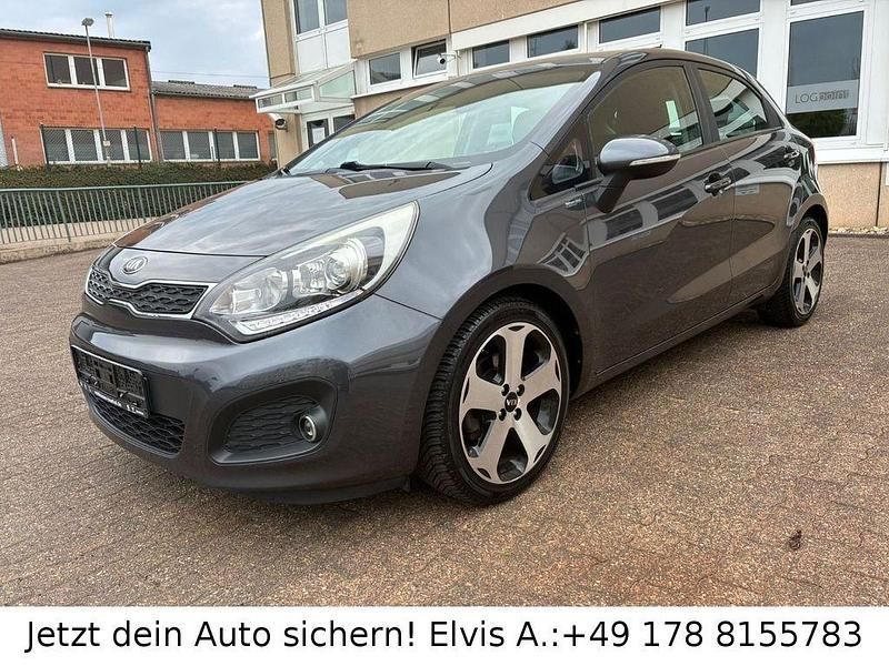 Grau Gebraucht 2015 Kia Rio Spirit Limousine | 7.800 € (Fairer Preis) - Bild 1/4