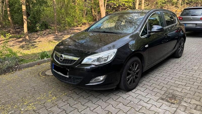 Gebraucht Opel Astra 101 PS (74 kW) 2010 Schwarz Limousine