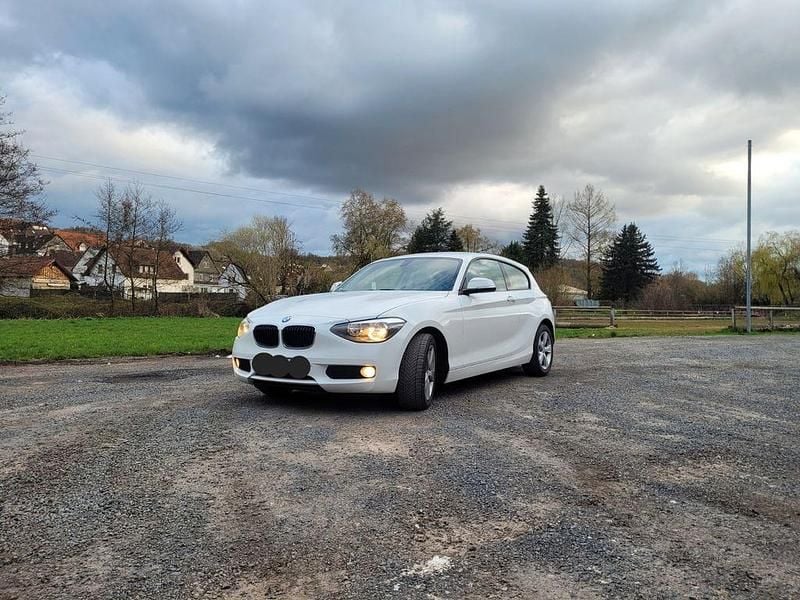 Gebraucht BMW 114 102 PS (75 kW) 2014 Weiß Kleinwagen