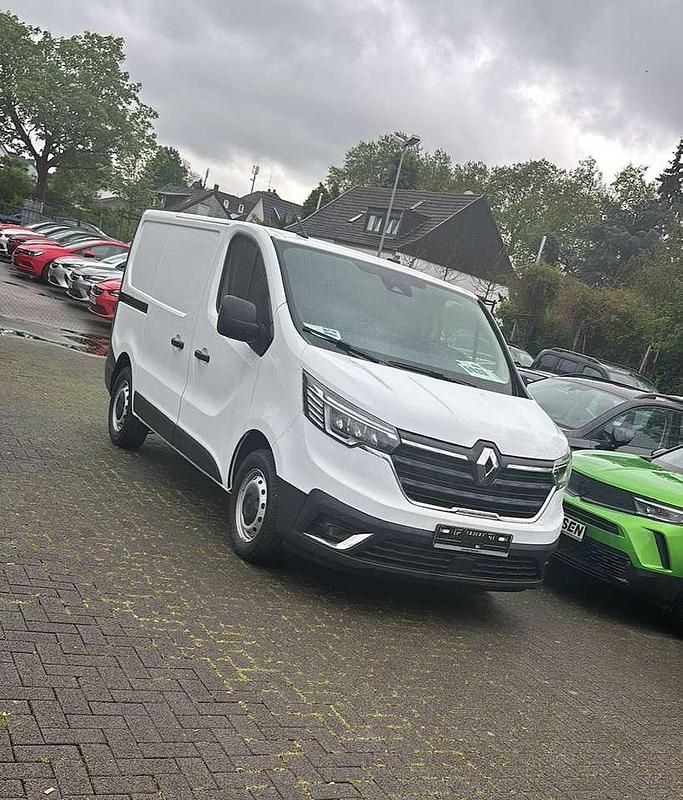 Gebraucht Renault Trafic Komfort 150 PS (110 kW) 2024 Weiß Van / Kleinbus