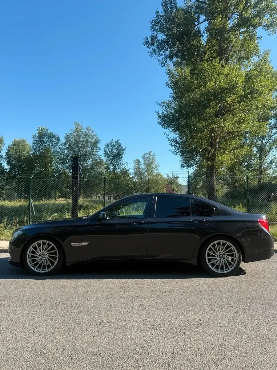 Gebraucht BMW 730 258 PS (189 kW) 2012 Andere farben Limousine