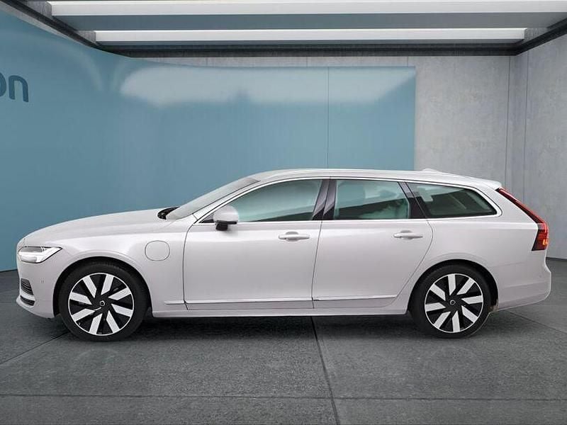 Używany Volvo V90 398 KM (292 kW) 2025 Srebrny Kombi