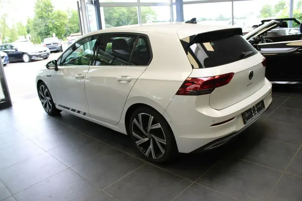 Gebraucht VW Golf VIII Style 190 PS (139 kW) 2023 Weiß Limousine