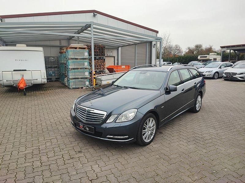 Gebraucht Mercedes E250 204 PS (150 kW) 2011 Grau Kombi