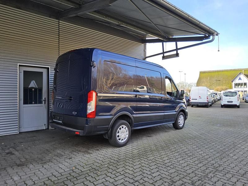 Gebraucht Ford Transit Trend 131 PS (96 kW) 2021 Blazerblau Limousine