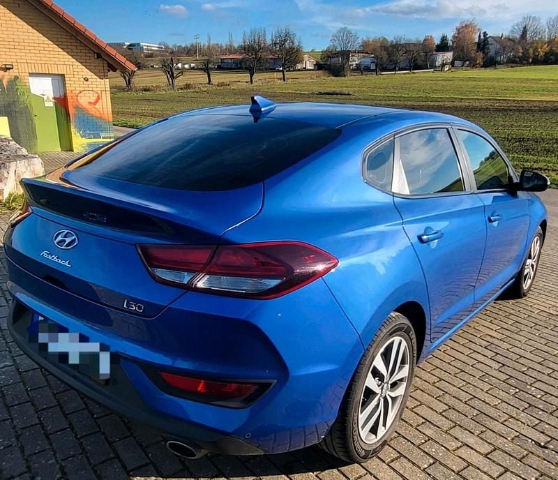 Blau Gebraucht 2019 Hyundai i30 Trend Limousine | 15.400 € (Guter Preis) - Bild 1/4