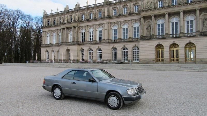 Second-hand Mercedes E300 179 CP (131 kW) 1988 Gri Coupe