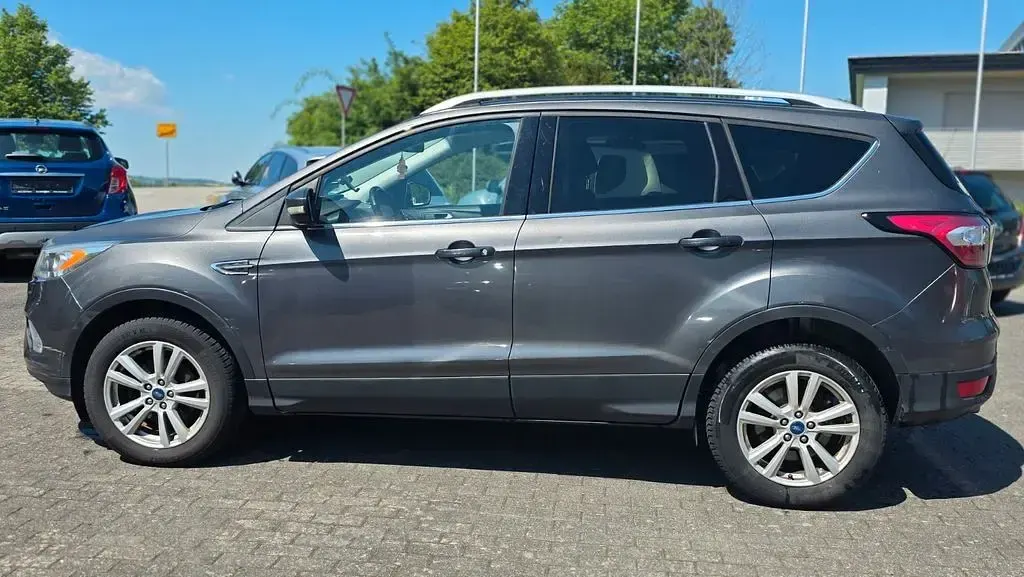 Usata Ford Kuga Trend 120 CV (88 kW) 2017 Grigio SUV