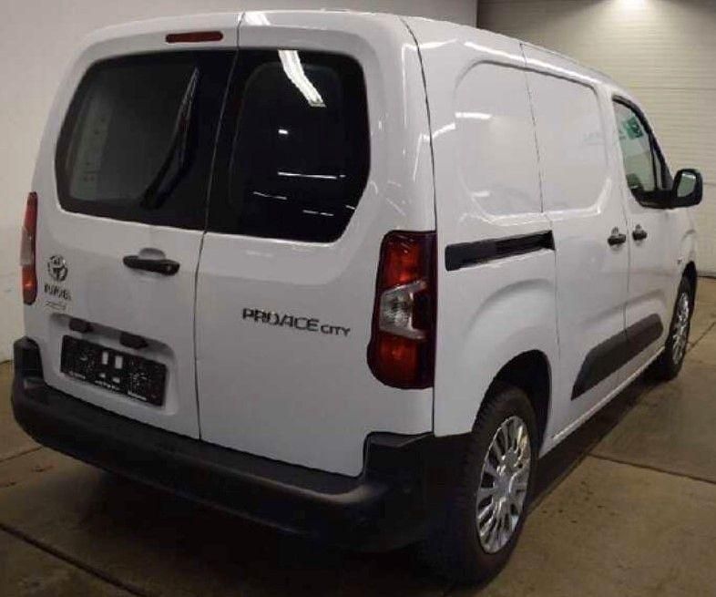 Gebraucht Toyota Proace City 102 PS (75 kW) 2023 Weiß Van / Kleinbus