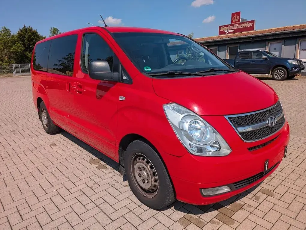 Gebraucht Hyundai H-1 Comfort 170 PS (125 kW) 2011 Rot Van / Kleinbus