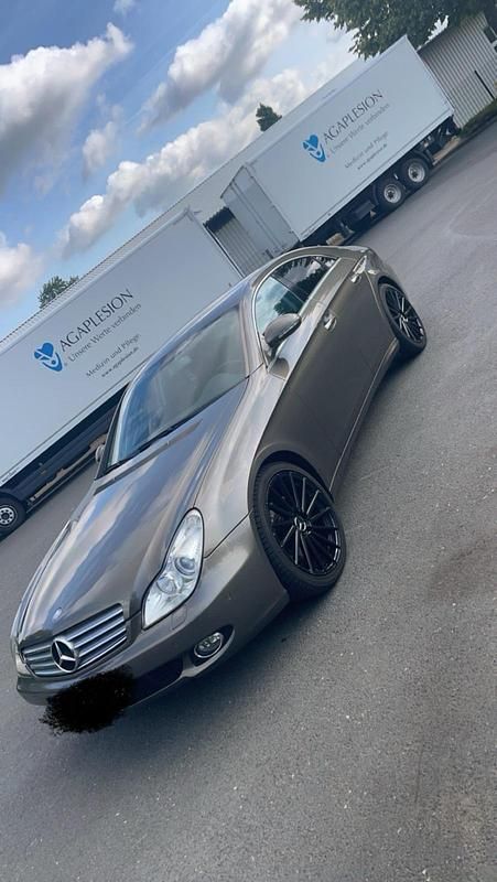 Grau Gebraucht 2007 Mercedes CLS320 Coupé | 9.500 € - Bild 1/4
