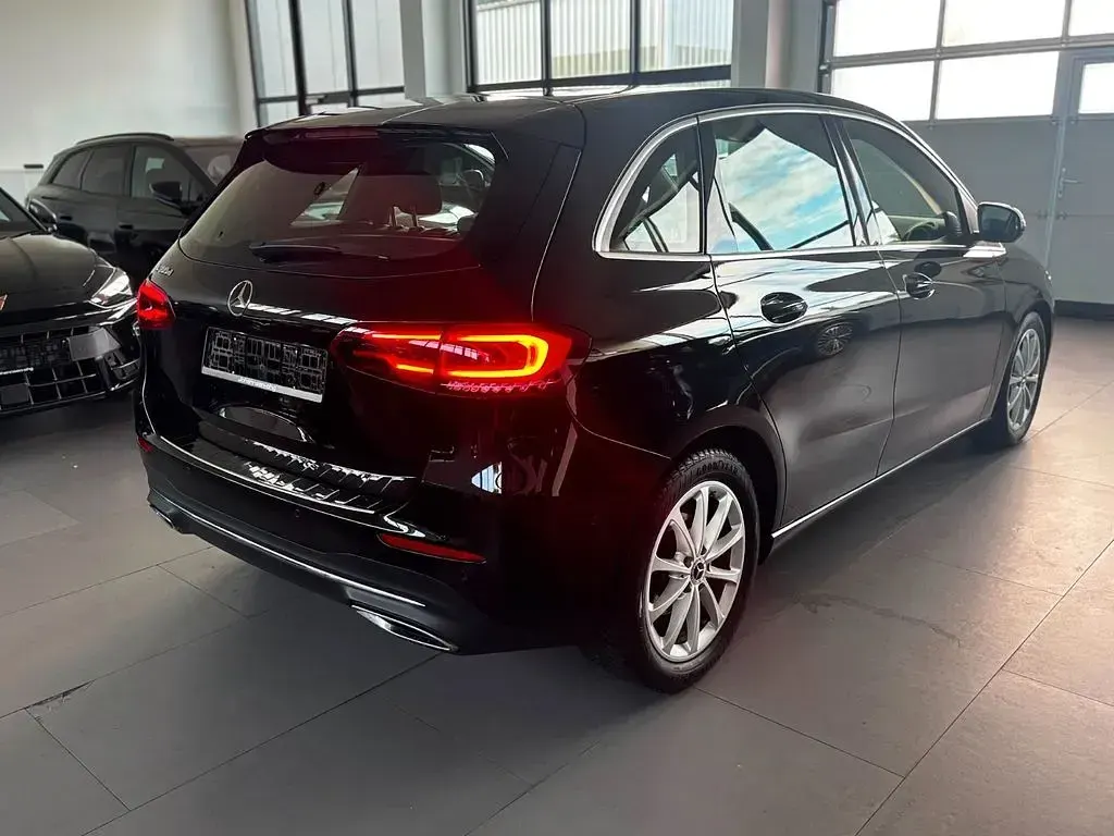 Gebraucht Mercedes 180 116 PS (85 kW) 2019 Schwarz Limousine
