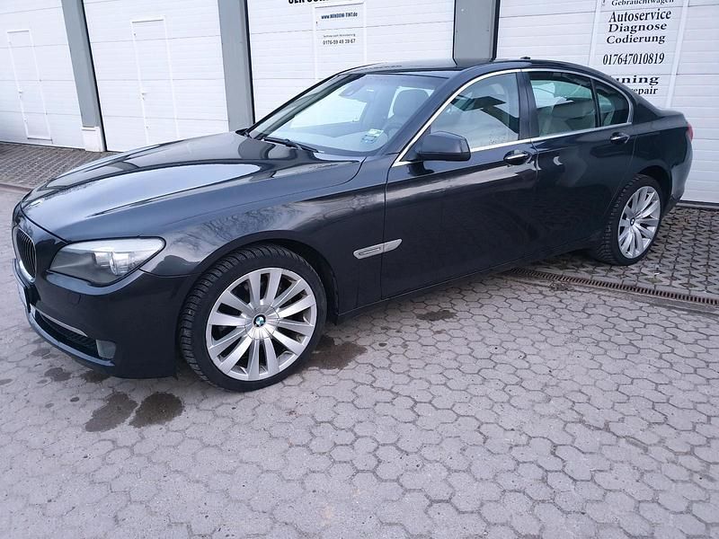 Gebraucht BMW 730 245 PS (180 kW) 2011 Grau Limousine