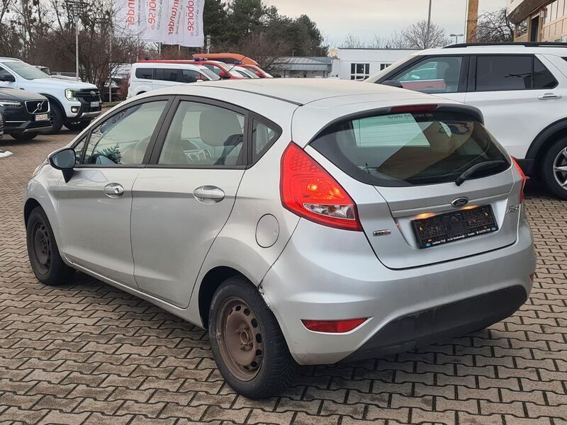 Gebraucht Ford Fiesta Trend 69 PS (50 kW) 2011 Silber Kleinwagen