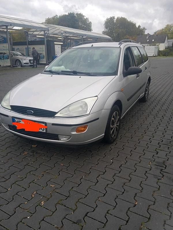 Silber Gebraucht 2000 Ford Focus Kombi | 1.450 € (Fairer Preis) - Bild 1/4