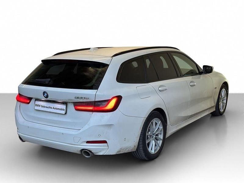 Gebraucht BMW 320e 204 PS (150 kW) 2022 Alpinweiss Kombi