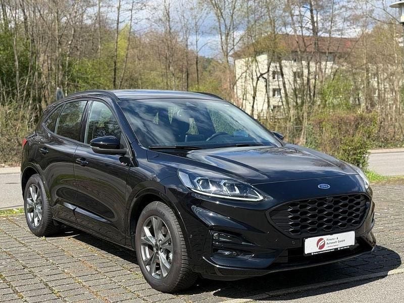 Usado Ford Kuga ST-Line 120 HP (88 kW) 2023 Preto SUV