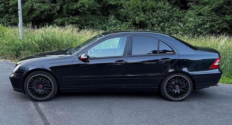 Schwarz Gebraucht 2007 Mercedes C200 Avantgarde Limousine | 5.000 € (Guter Preis) - Bild 1/4