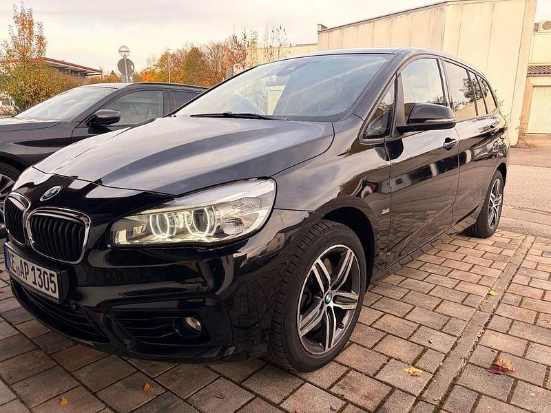 Schwarz Gebraucht 2016 BMW 220 Gran Tourer Sport Line Van / Kleinbus | 14.990 € (Fairer Preis) - Bild 1/4