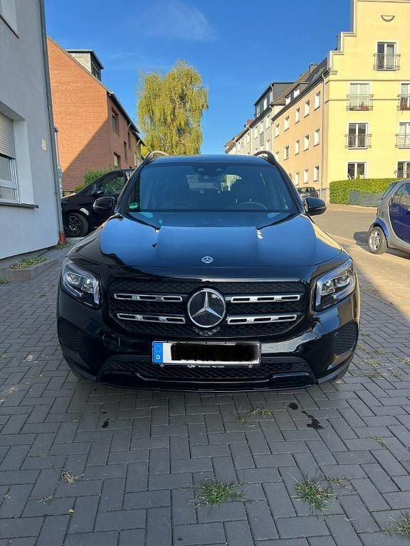 Schwarz Gebraucht 2023 Mercedes GLB220 SUV | 44.900 € (Teuer) - Bild 1/4