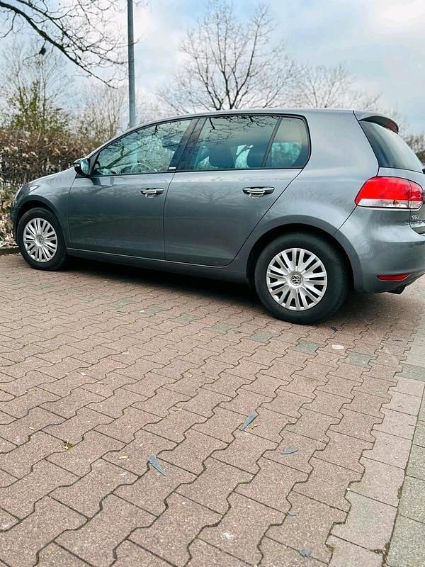Gebraucht VW Golf VII 105 PS (77 kW) 2012 Grau Kleinwagen