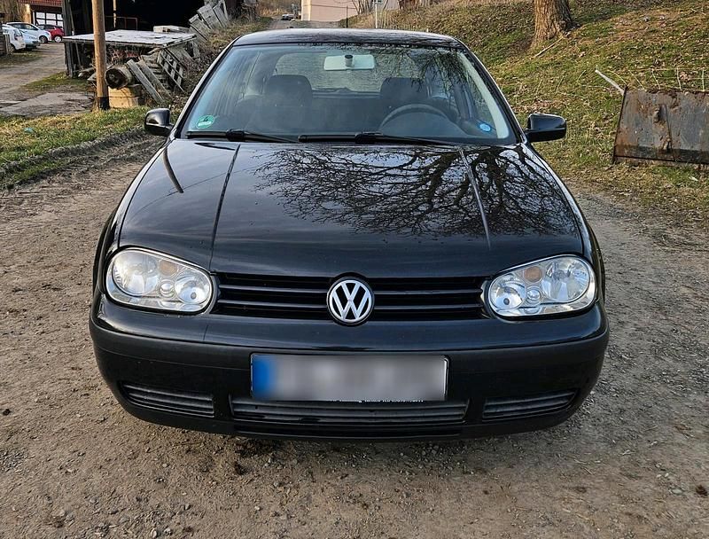 Gebraucht VW Golf IV 105 PS (77 kW) 2001 Schwarz Kleinwagen