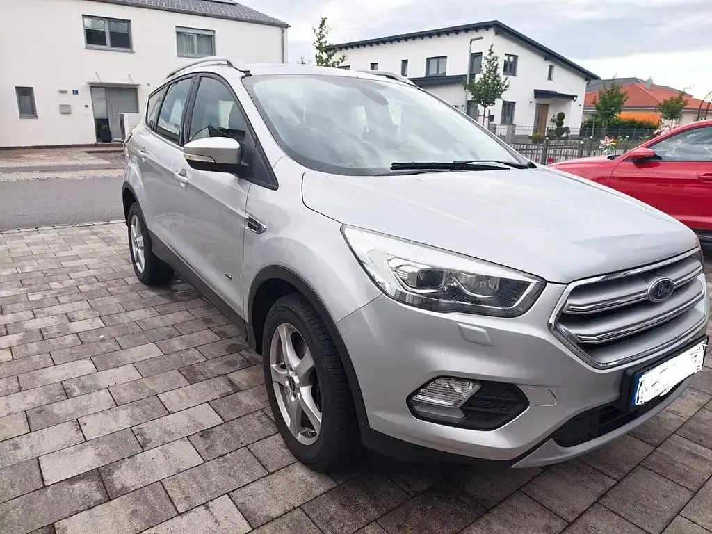 Gebraucht Ford Kuga Trend 150 PS (110 kW) 2017 Silber SUV