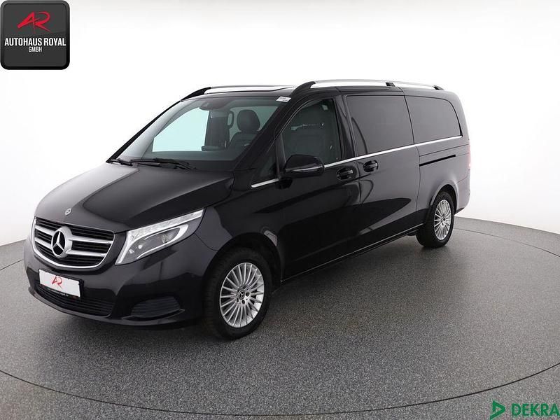 Obsidianschwarz Gebraucht 2019 Mercedes V250 Avantgarde Van / Kleinbus | 46.880 € (Fairer Preis) - Bild 1/4