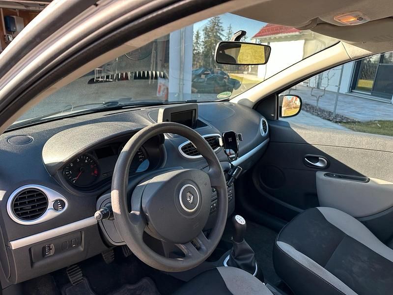 Gebraucht Renault Clio GrandTour 75 PS (55 kW) 2011 Weiß Kombi