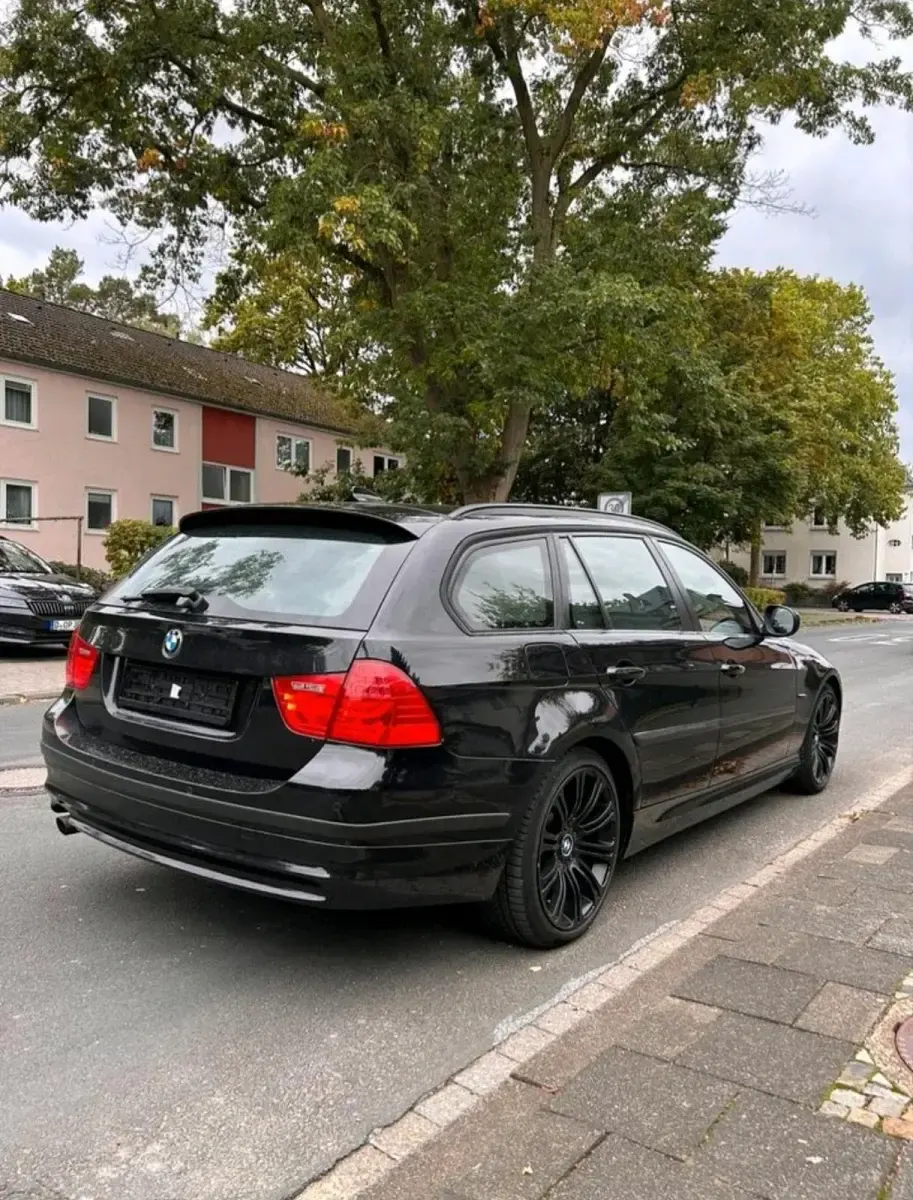Gebraucht BMW 318 Sport Line 149 PS (109 kW) 2010 Schwarz Kombi