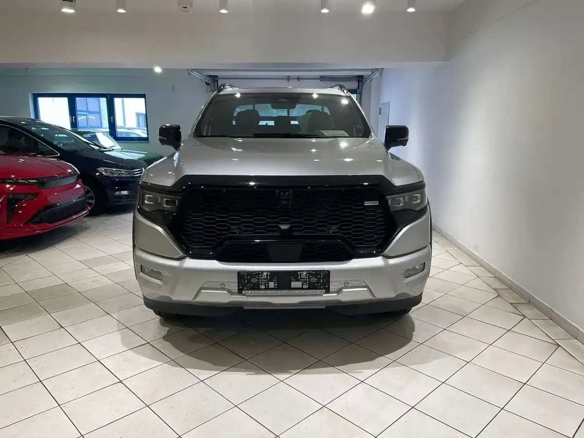 Neu Foton 4 173 PS (127 kW) 2026 Silber SUV