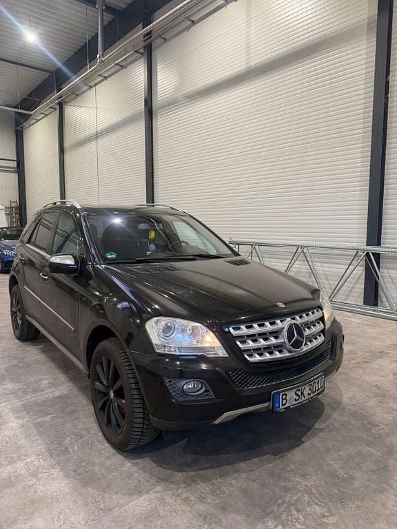 Gebraucht Mercedes ML500 387 PS (284 kW) 2010 Schwarz SUV
