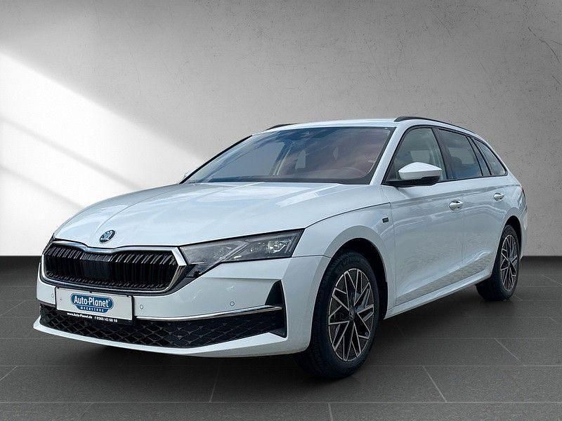 Weiß Neu 2025 Skoda Octavia Tour Kombi | 38.990 € (Etwas zu teuer) - Bild 1/3
