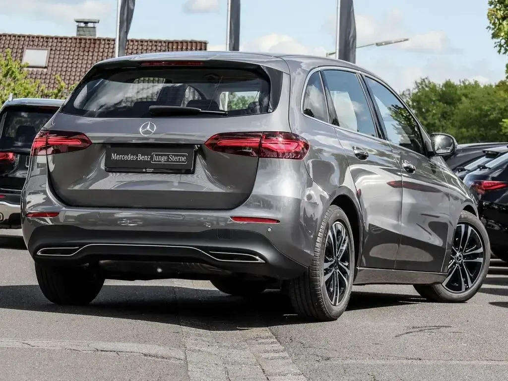 Gebraucht Mercedes B200 Progressive 163 PS (119 kW) 2025 Grau metalliclack mountaingrau Kleinwagen