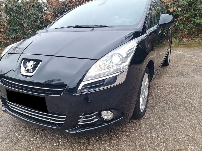 Schwarz Gebraucht 2012 Peugeot 5008 Allure Van / Kleinbus | 5.950 € (Fairer Preis) - Bild 1/4
