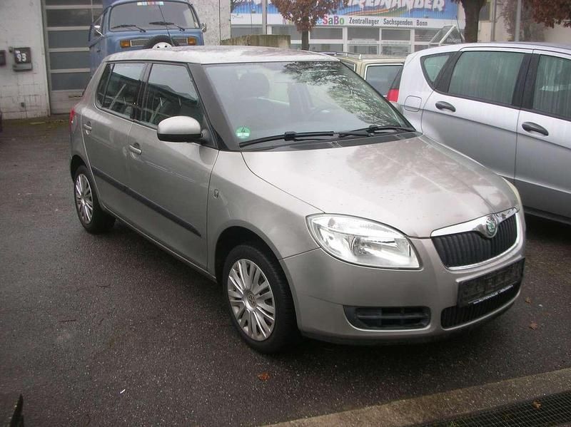 Silber Gebraucht 2007 Skoda Fabia Kleinwagen | 3.290 € (Fairer Preis) - Bild 1/4