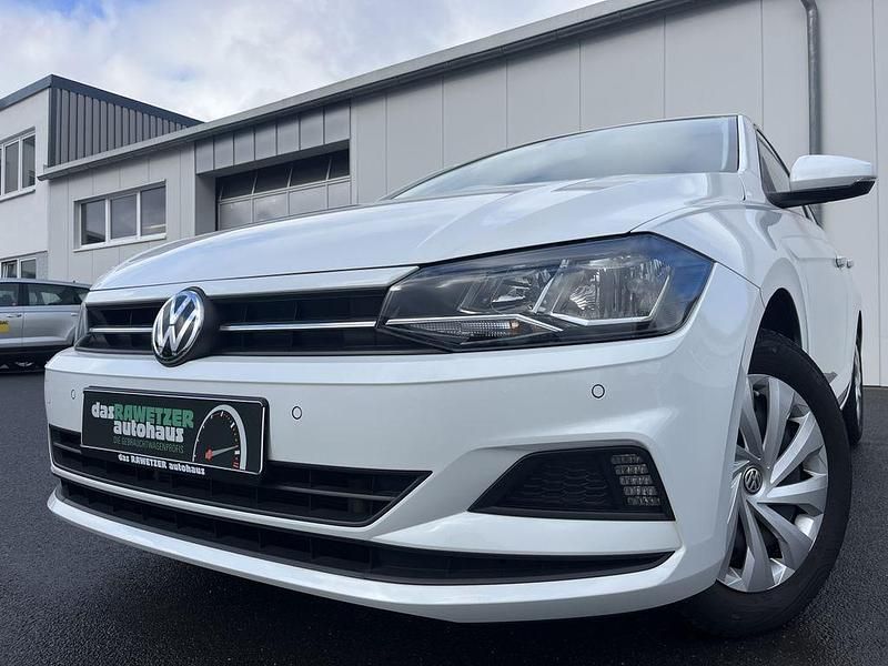 Weiß Gebraucht 2020 VW Polo Comfortline Limousine | 16.860 € (Fairer Preis) - Bild 1/4