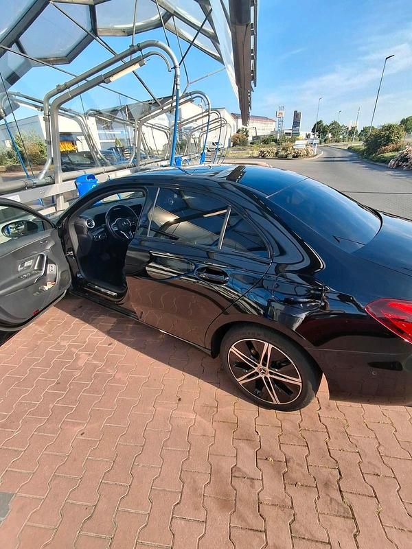 Gebraucht Mercedes A200 150 PS (110 kW) 2020 Schwarz Limousine